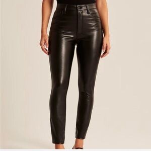 Abercrombie & Fitch NWT The Skinny High Rise Vegan  Leather Pants size 000 Short